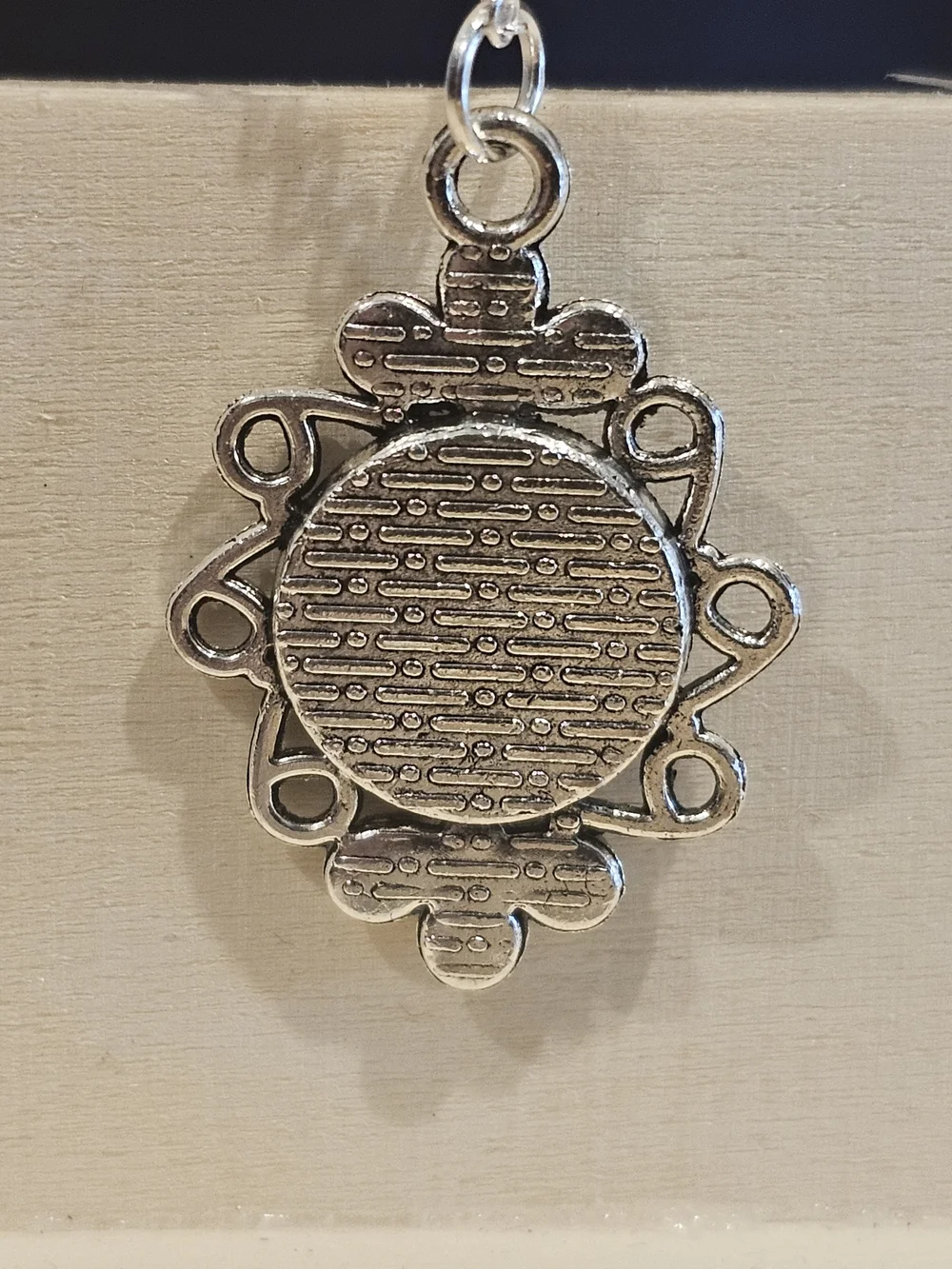 Louis Vuitton Piece In Pendant On 24